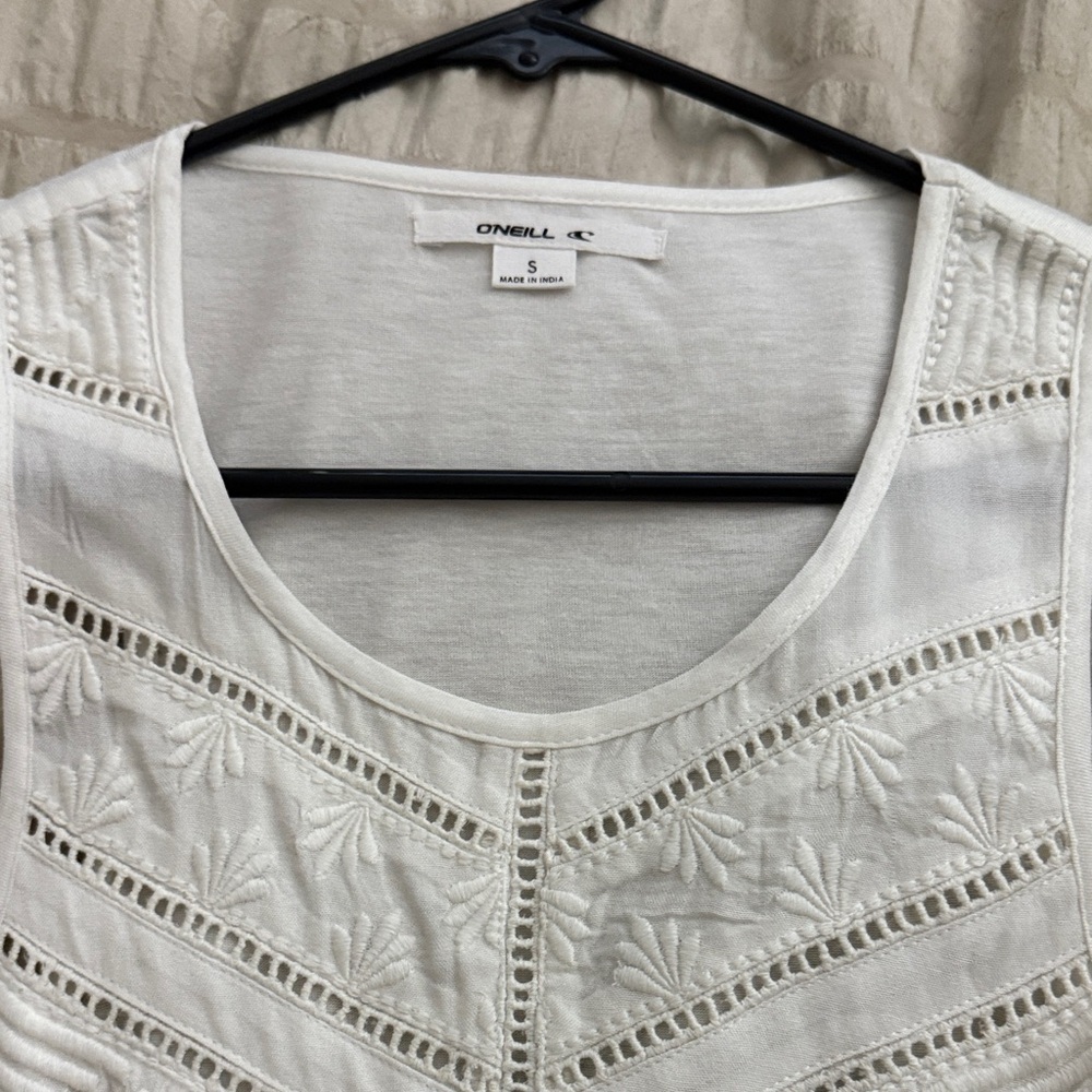 O'Neill White Sleeveless Tank Top - Picture 4 of 6